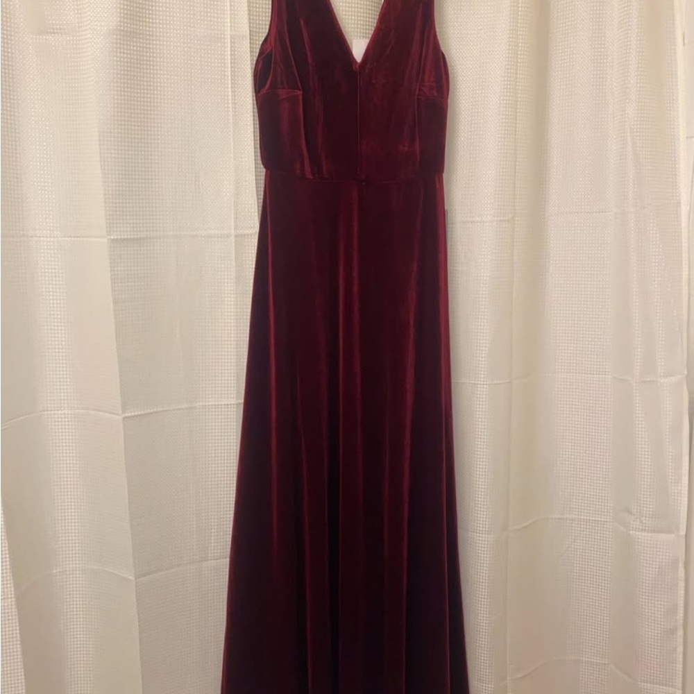 Elegant Red Velvet Dress - Picture 4 of 4